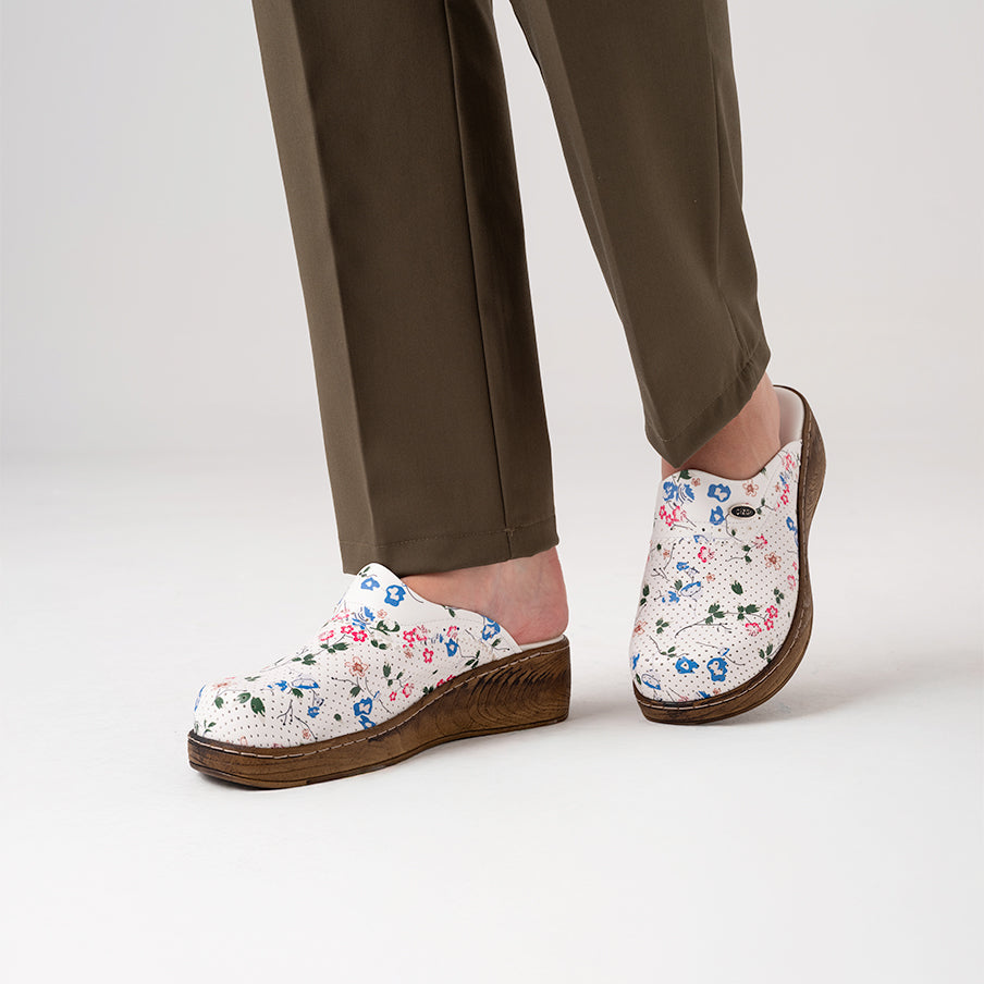 VivaColor Patterned Women's Sabo Slippers - Flowering