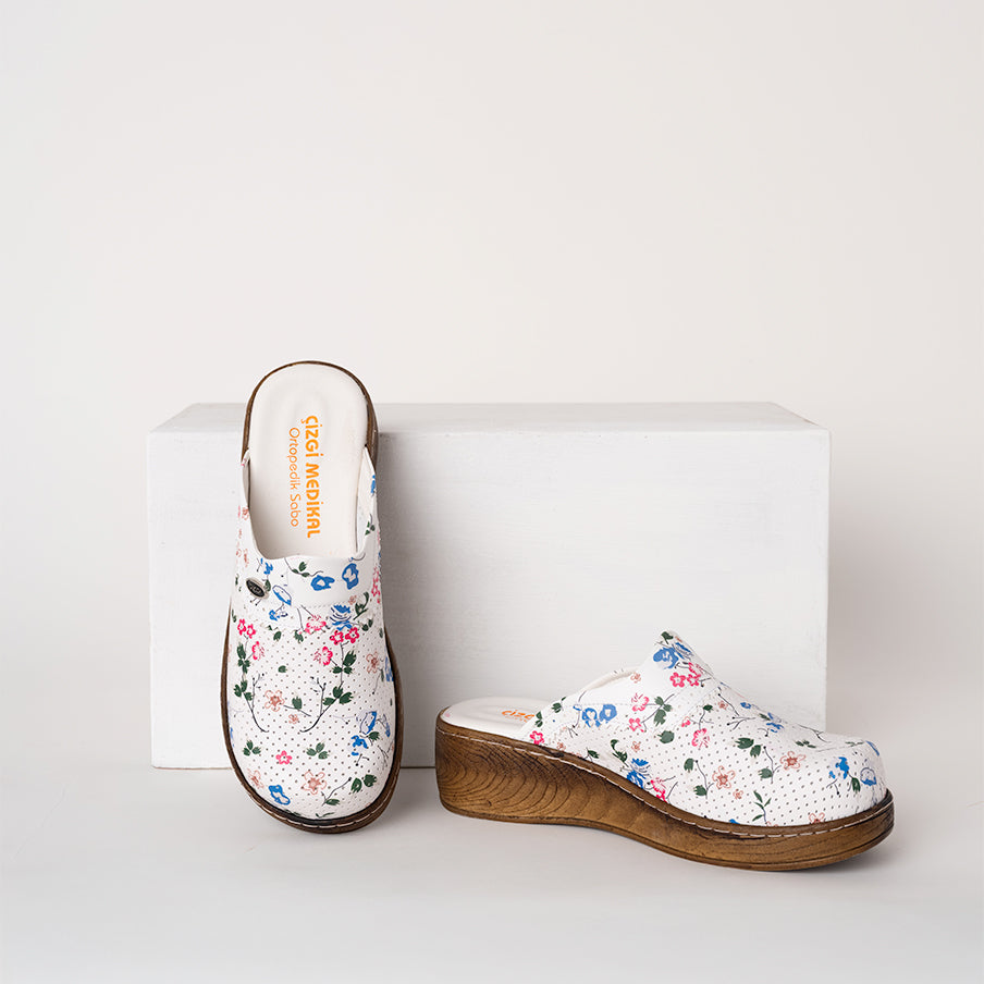 VivaColor Patterned Women's Sabo Slippers - Flowering