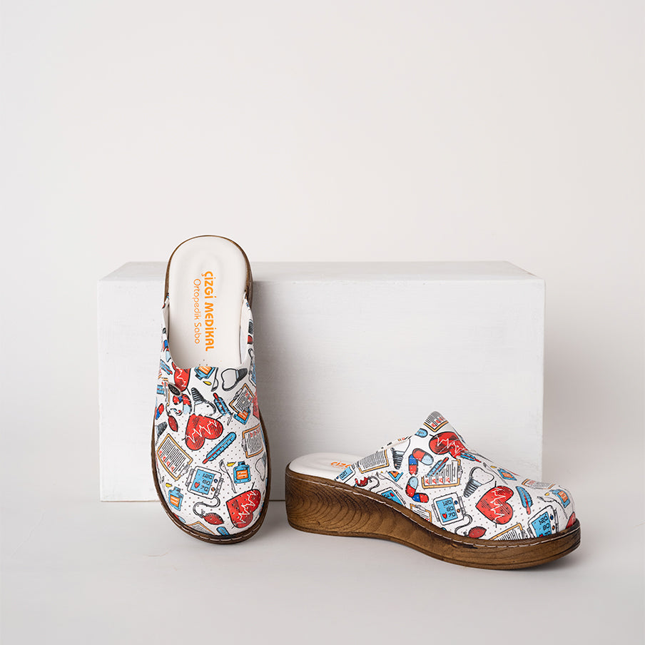 VivaColor Patterned Women's Sabo Slippers - Heart Beat