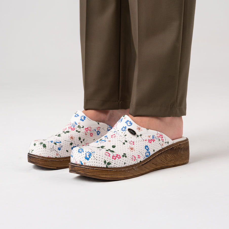 VivaColor Patterned Women's Sabo Slippers - Flowering