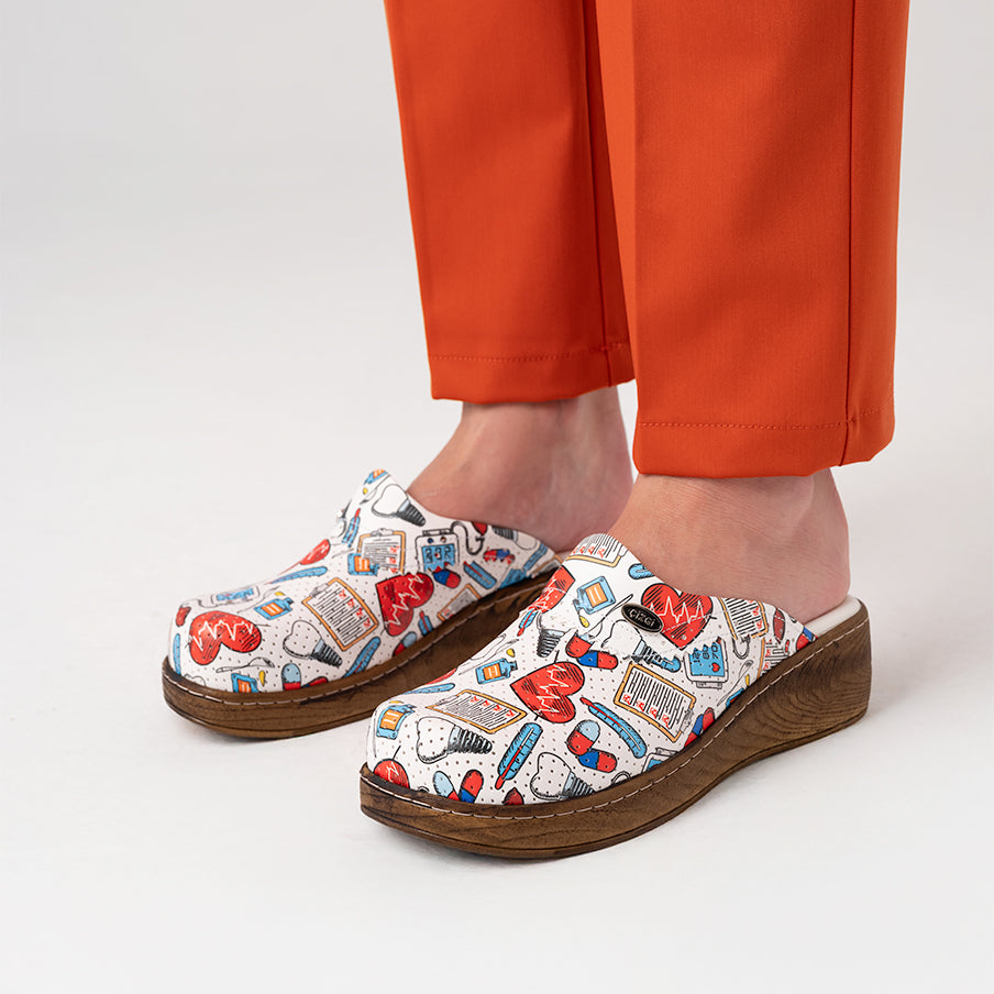 VivaColor Patterned Women's Sabo Slippers - Heart Beat